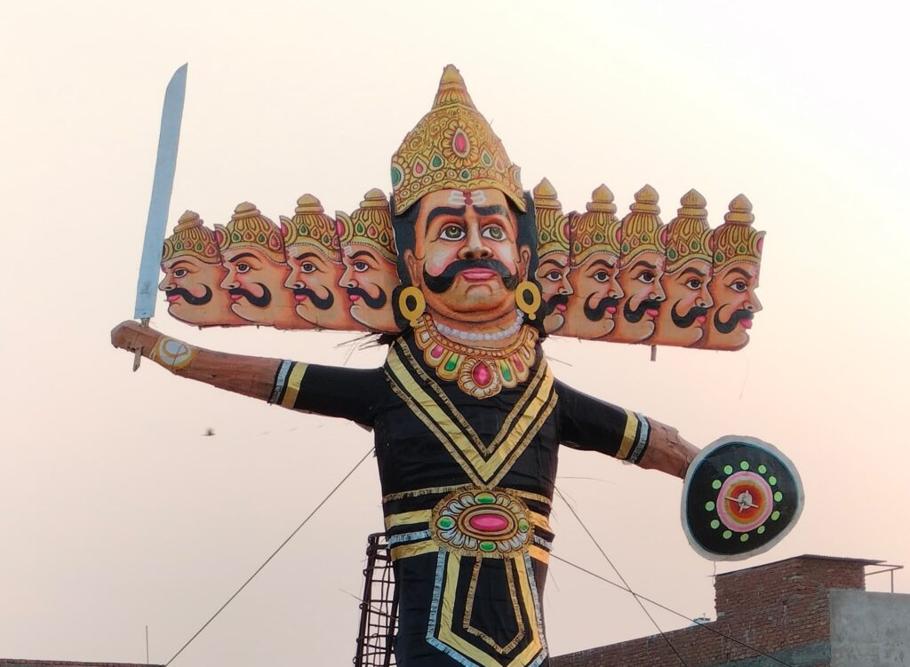 राम-सीता को मंच नही, रावण पर पालिका मेहरबान !