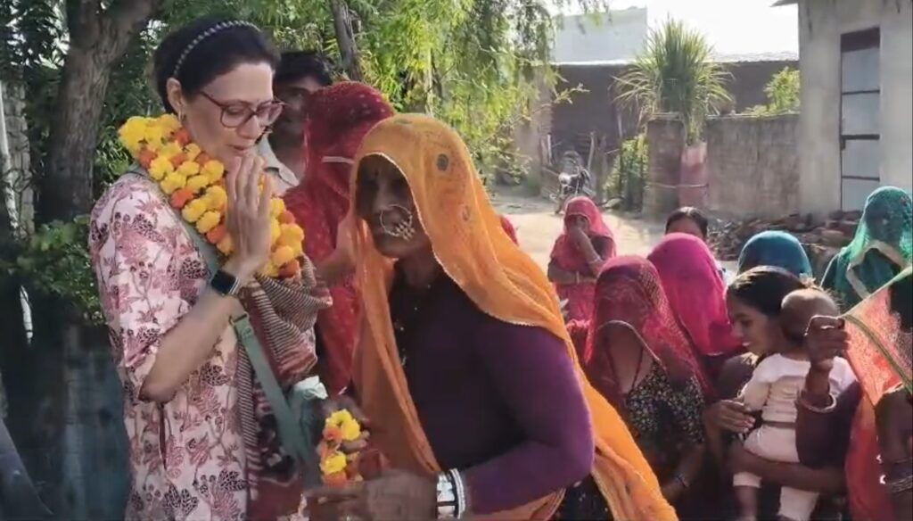 ‘बाईसा’ के मैदान में उतरते ही सरपंच पद की दावेदारी को लेकर चर्चाएं तेज, रामजीपुरा, गणेशपुरा, गोपालपुरा और सोडा में ग्रामीणों से किया संपर्क